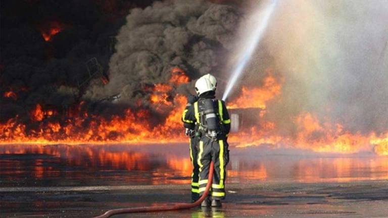 De grond raakte vervuild tijdens de grote brand begin 2011