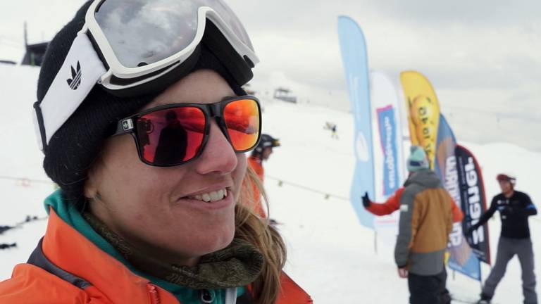 Bell Berghuis maakt eenmalige comeback en wordt Nederlands kampioen snowboardcross