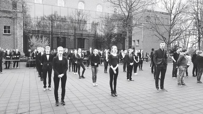 Hackerscollectief bezet Sint Oelbertgymnasium (foto: Facebook)