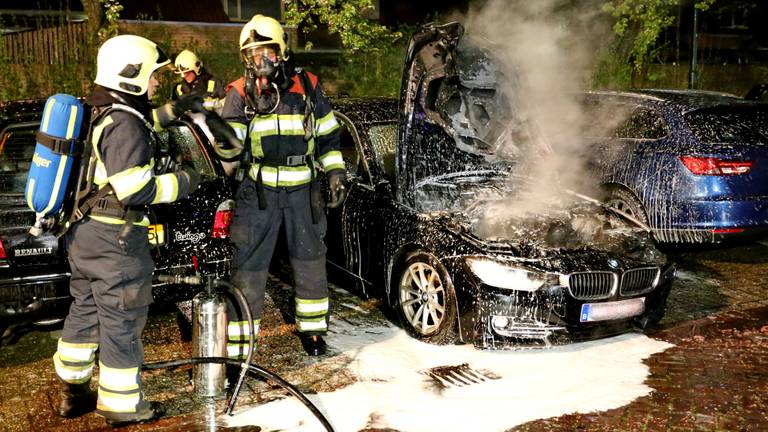 Opnieuw is er een BMW uitgebrand in Reusel. Foto: SQ Vision