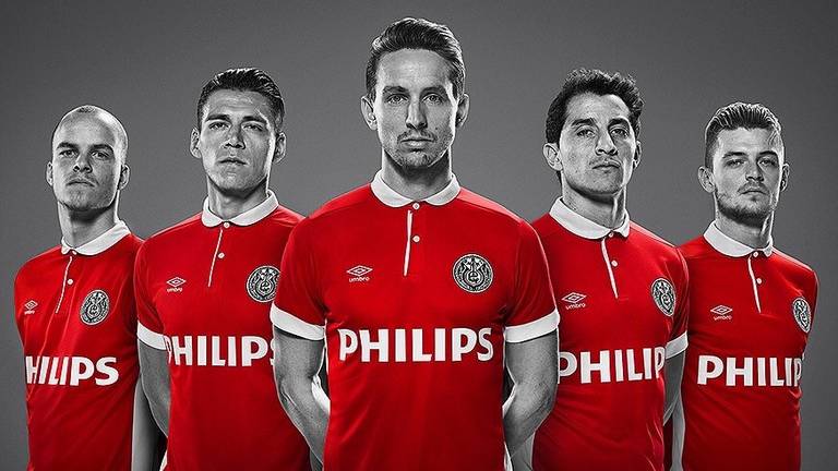 Het speciale afscheidsshirt van PSV met Philips op de borst. 