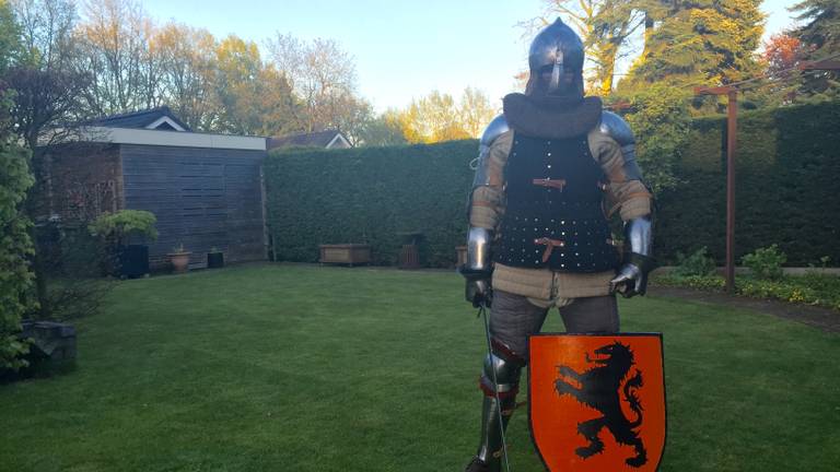 Bart de Laat (22) uit Liempde wil beste middeleeuwse zwaardvechter worden op WK in Praag