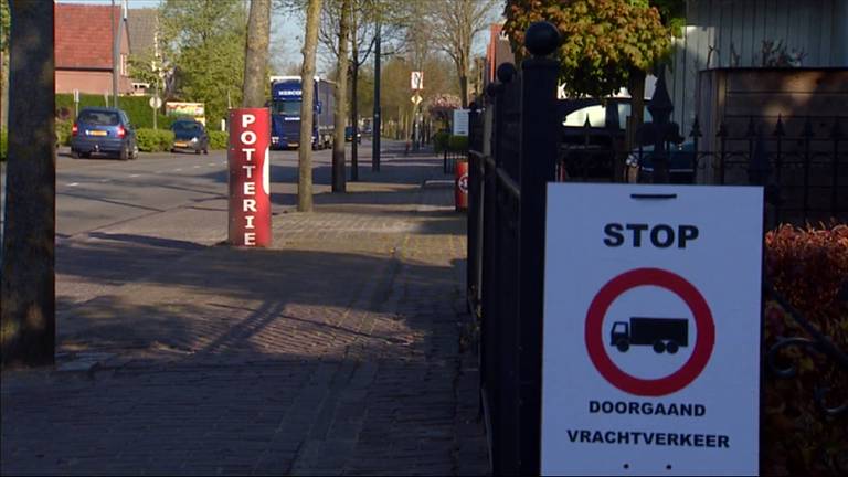 Bord tegen vrachtverkeer in Chaam.