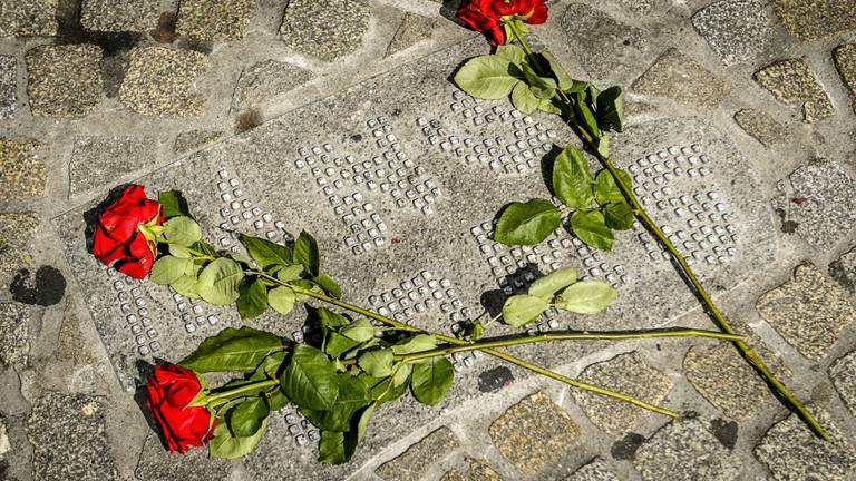 Oorlogsslachtoffers alsnog geëerd. (foto: ANP)