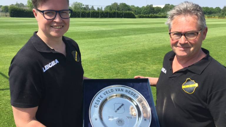 Prijs voor veld van NAC. 