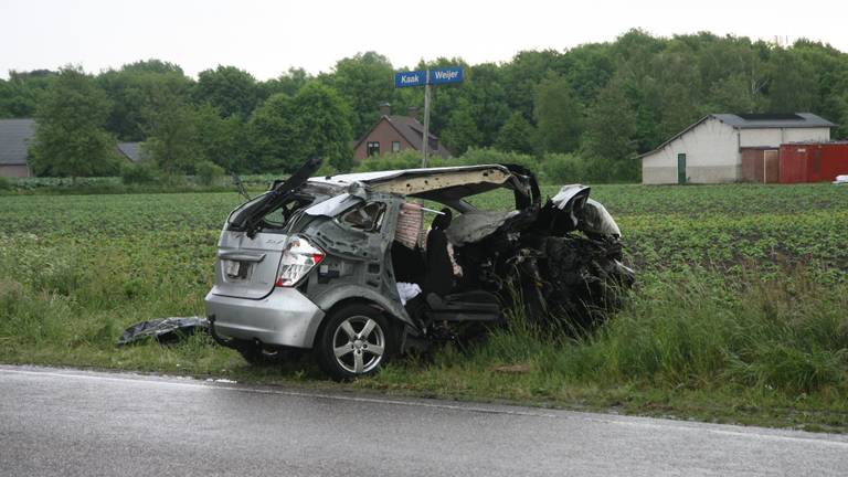 Automobilist uit Deurne overleden na botsing tegen boom