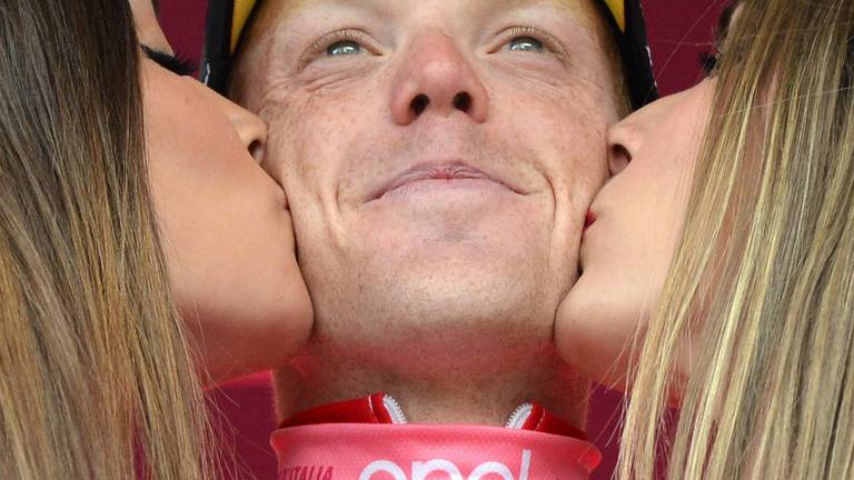 Steven Kruijswijk staat op de eerste plaats in de Giro