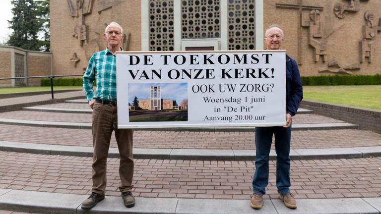 Problemen bij de kerk in Overloon. (foto: Albert Hendriks)