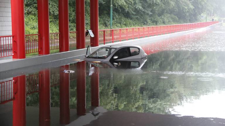 Slagerij Cuijk opgeruimd day after regen in de zaam