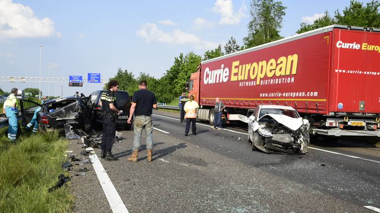 Kettingbotsing A58 bij Bavel. (foto: Tom van der Put/SQ Vision)