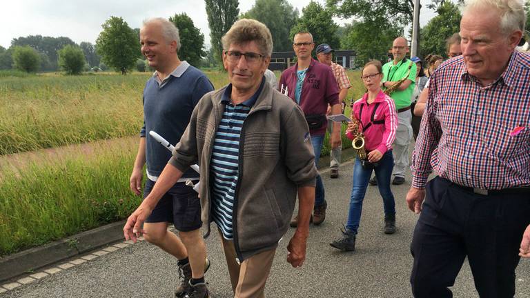 1300 mensen lopen mee in Handelse Processie