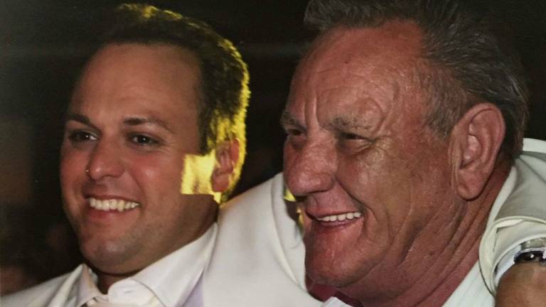 Frans Bauer met zijn vader Chris, die vorig jaar is overleden. Foto: Facebook/ Frans Bauer