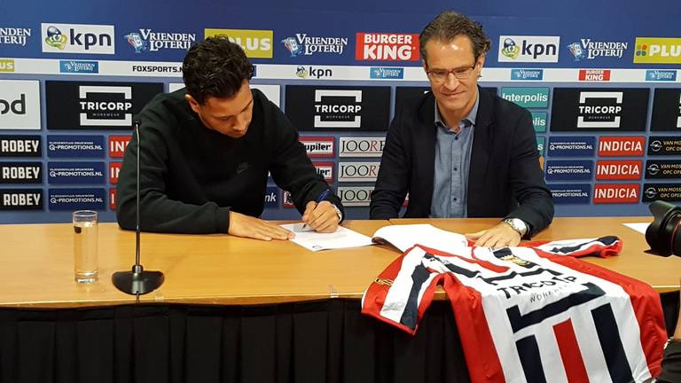 Thom Haye met Willem II-directeur Berry van Gool (foto: Martin Milicevic).