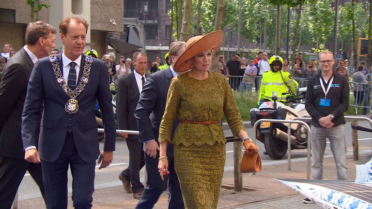 Koningin Máxima opent Singularity University in Eindhoven