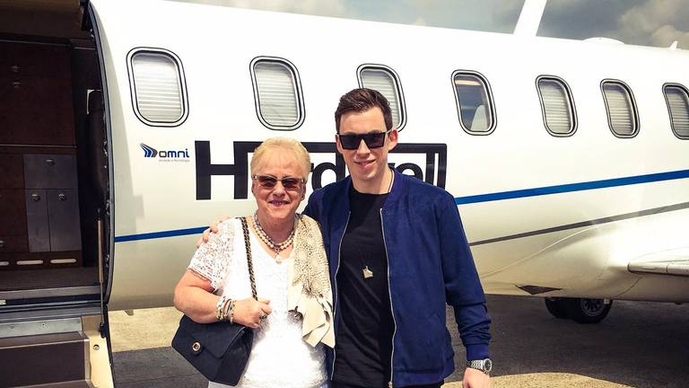 Hardwell en zijn oma (foto: Hardwell)