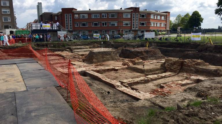 Eeuwenoude Pieckepoort Den Bosch opgegraven en open voor publiek