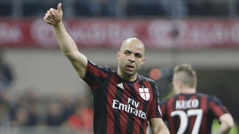 Alex in het shirt van het Italiaanse AC Milan (foto: VI Images)