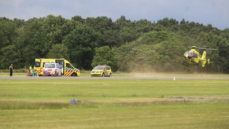 Parachutist zwaargewond na ongelukkige landing (Foto: Alexander Vingerhoeds)
