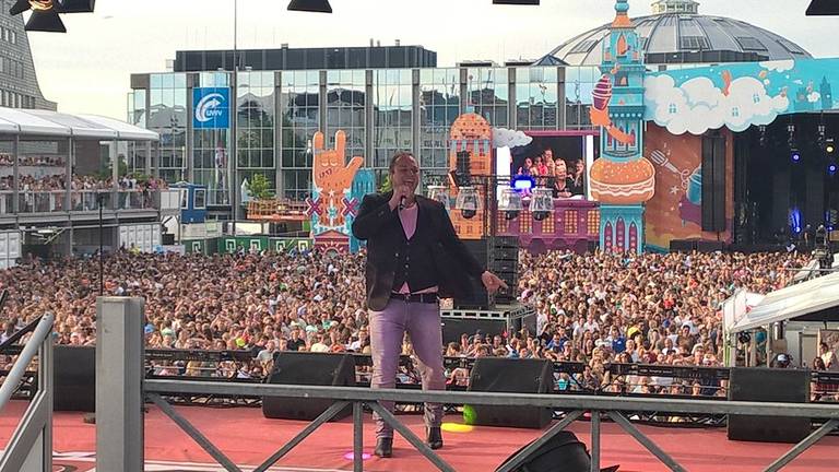 Frans Bauer zingt de sterren van de hemel in Breda (foto: @AlfredArbouw)