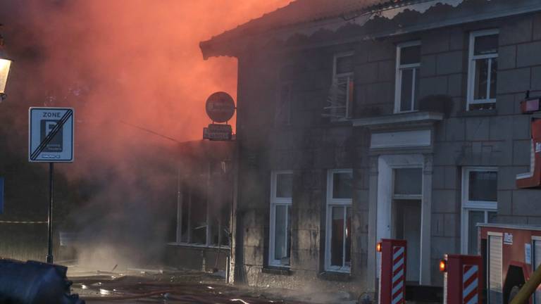 Het café werd door de brand verwoest. (Archieffoto: Maickel Keijzers/Hendriks Multimedia)