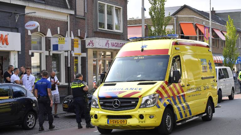 Ambulance ter plekke (foto: Jack Brekelmans / Persburo-BMS)