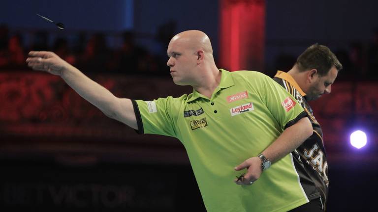 Michael van Gerwen bereikt finale (foto: Lawrence Lustig / PDC)