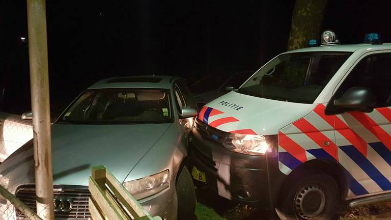 De man werd klemgereden. (foto: Facebook politie Leijdal)