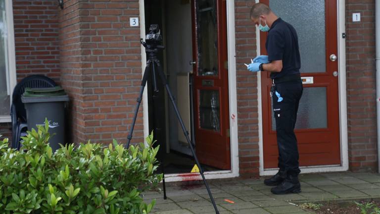 Er was veel bloed te zien rond het huis. (Foto: Marco Fotografie)