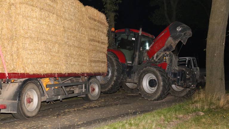 De trekker blokkeert de weg (foto: Marco van den Broek / SQvision)