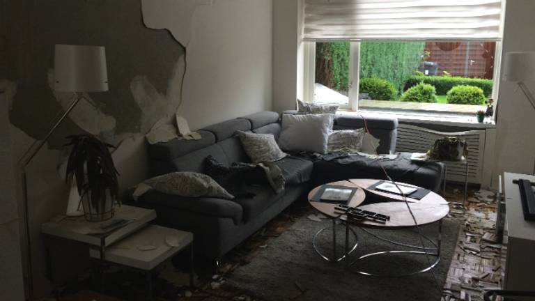 'Vreselijk, alles is stuk', ravage in huis Oosterhout na waterlekkage