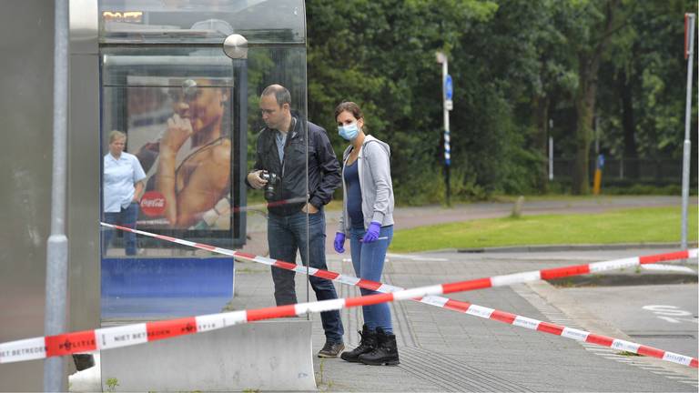 De bushalte is afgezet voor onderzoek. (Foto: Jack Brekelmans)