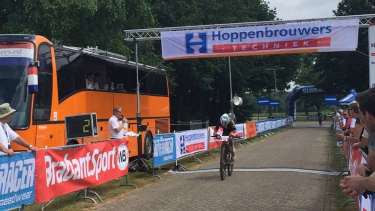 Lizzy Witlox tijdens het NK in Nieuwkuijk (foto: Jessica Ranselaar)