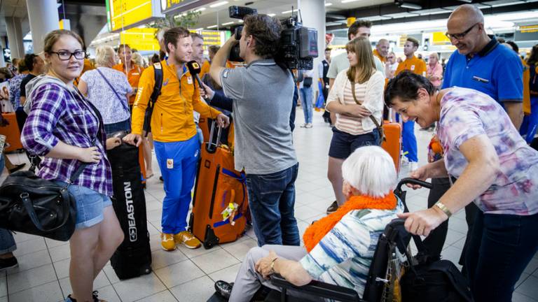 54 Nederlandse olympiërs zonder medaille weer terug op Nederlandse bodem