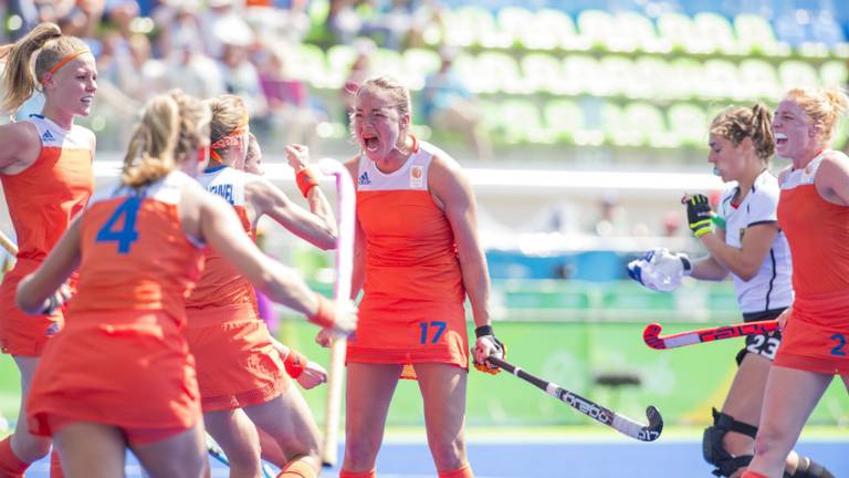 Maartje Paumen juicht nadat ze de 1-1 voor Oranje heeft gemaakt. (Foto: ANP)