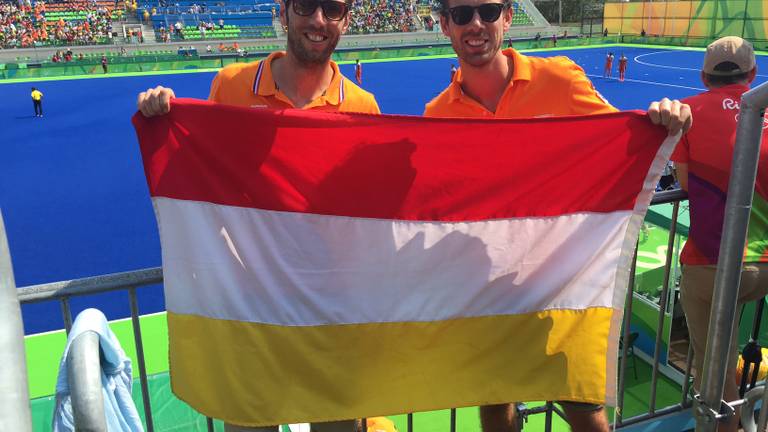 Ruben terwijl hij wappert bij de hockeymannen in Rio