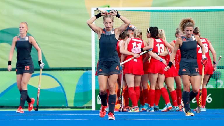 Kitty van Male druipt af na de 1-0 van Groot-Brittannië (Foto: ANP)