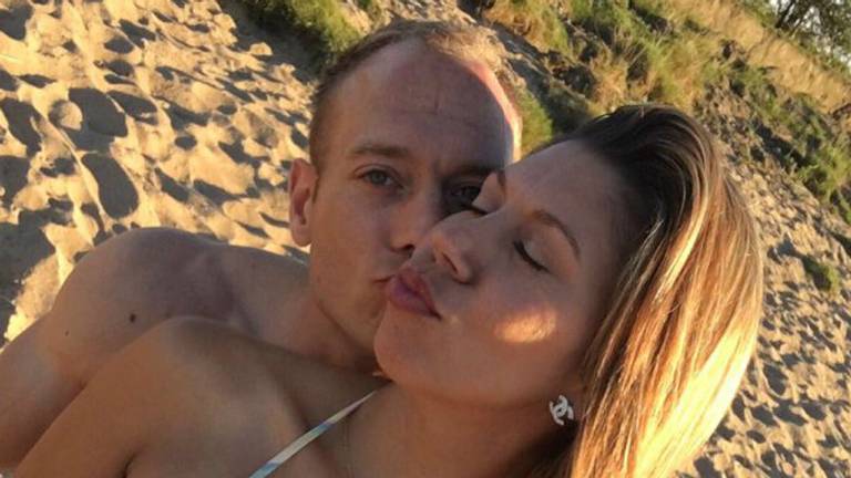 Yuri van Gelder samen met zijn Braziliaanse vriendin. Foto: Twitter