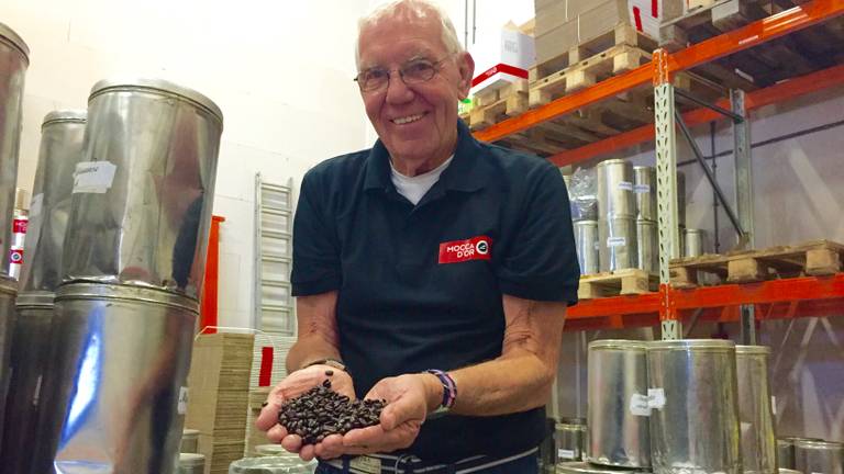 Gerrit werkt al 65 jaar bij Bredase koffiebranderij: "Ik ga niet met pensioen!"