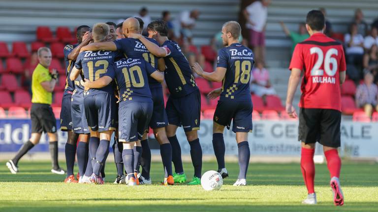 Kozakken Boys wint overtuigend van AFC uit Amsterdam