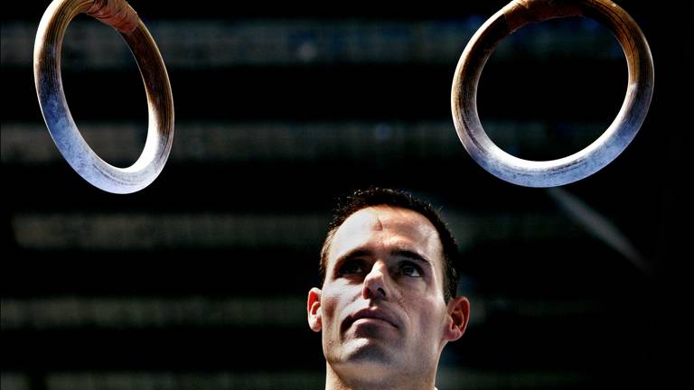 oud turncoach remi lens aan de ringen