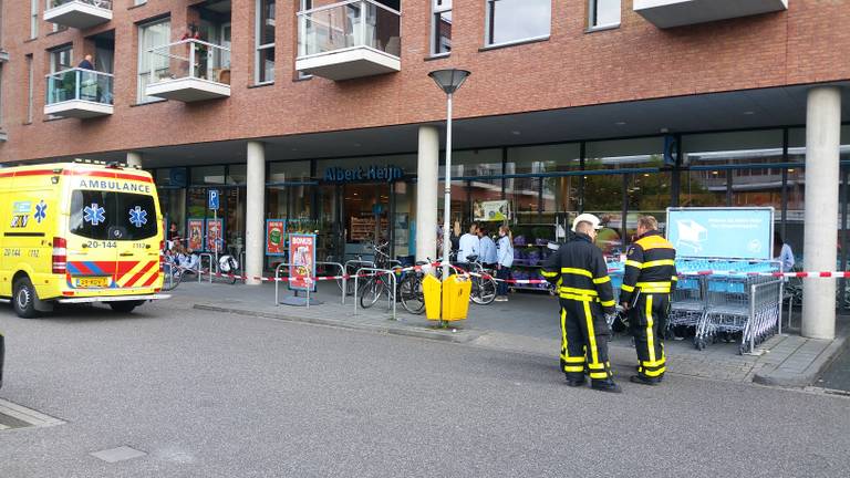De Albert Heijn is ontruimd (foto: Toby de Kort)