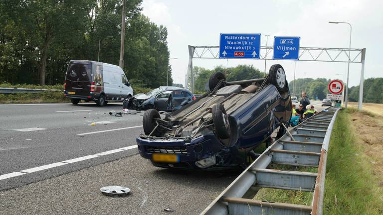 Ongeluk op A59 (foto: Foto: Anja van Beek/FPMB)