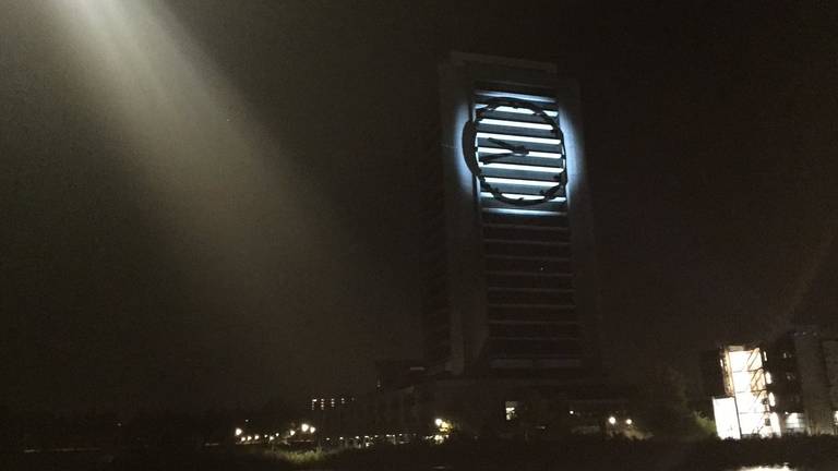 Op de oostgevel van het provinciehuis is voortaan een lichtshow te zien