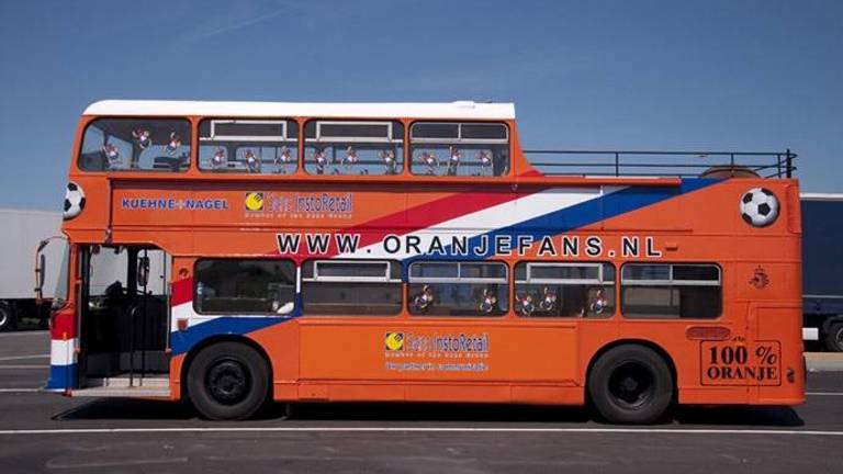 Deze bus rijdt zondag niet naar Amsterdam (Foto: Oranjefans.nl)