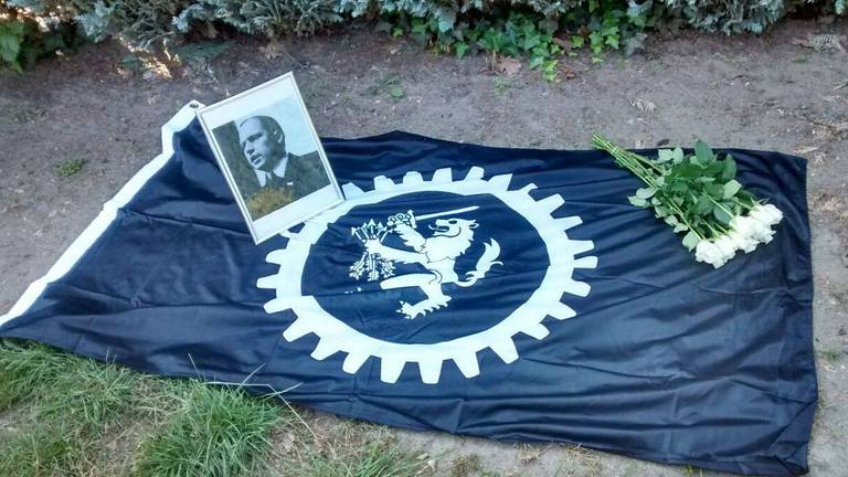 Fascisten legden een vlag als nagedachtenis aan Arnold Meijer