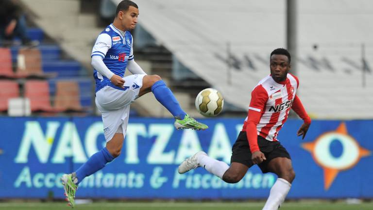 Zain Moghal in actie tegen FC Oss. Foto: VI Images