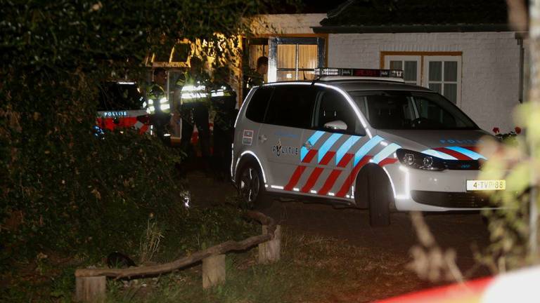 De politie deed onderzoek. (Foto: Bart Meesters/Meesters Multi Media)