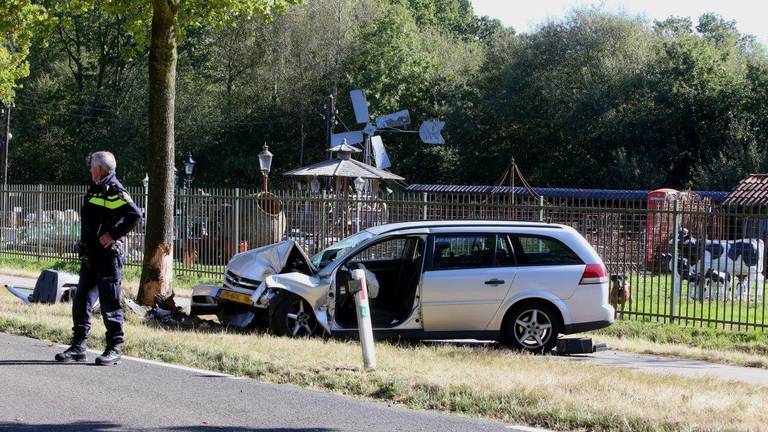 De man is zwaargewond naar het ziekenhuis gebracht. (Foto: Meesters Multi Media)