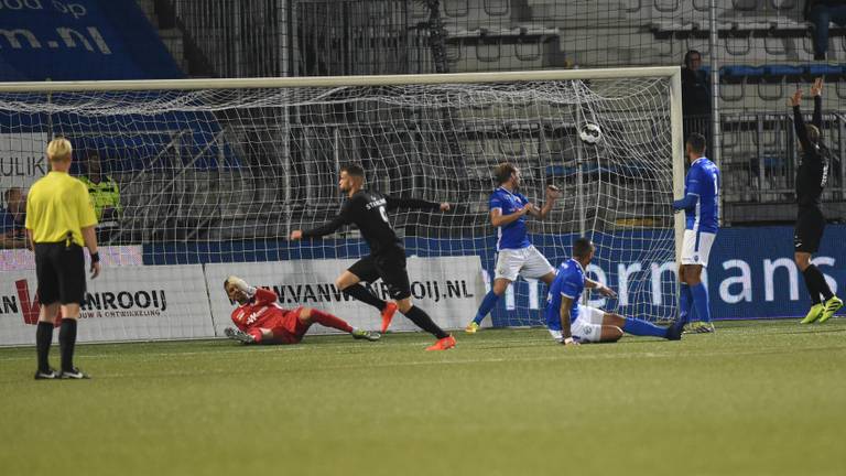 Rai Vloet scoorde tegen de ploeg van vader Wiljan. (Foto: Henk van Esch Fotografie)