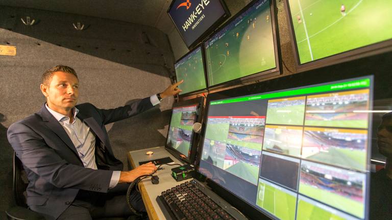 Pol van Boekel als videoscheidsrechter. Foto: ANP